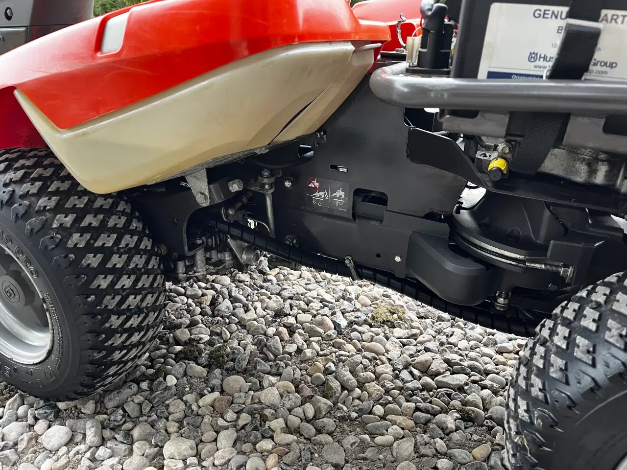 Billede 10 - Husqvarna R216t AWD + kost