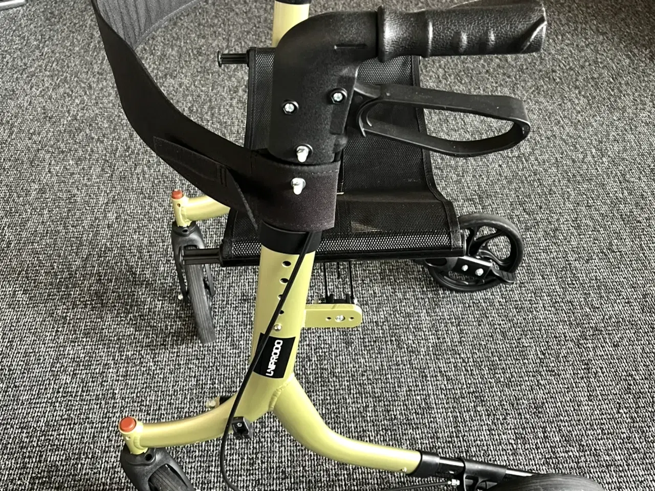 Billede 1 - Rollator, let at klappe sammen