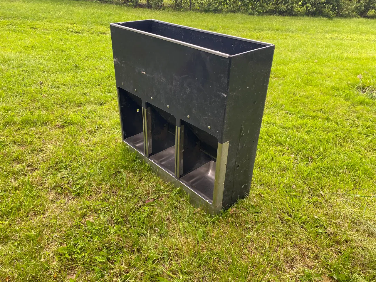 Billede 1 - Foderautomat med tre rum