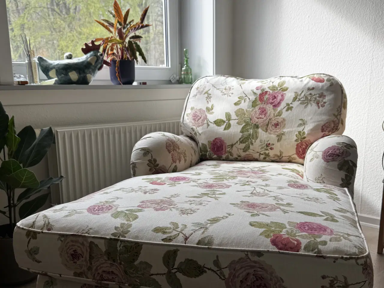 Billede 2 - Chaiselong med fint blomstermønster