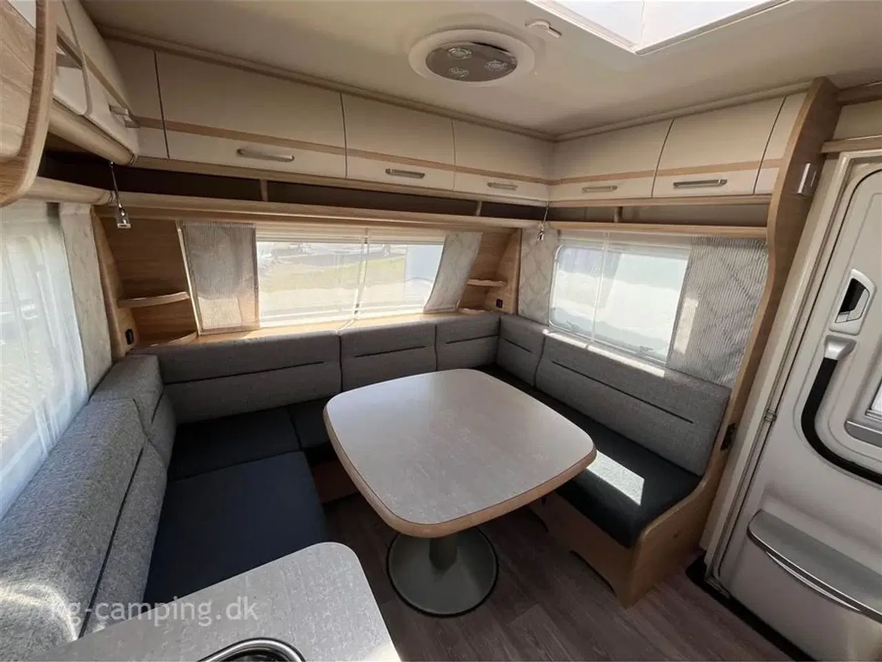 Billede 12 - 2021 - Fendt Bianco Activ 720 SKDW   utroligt velholdt vogn til den store børnefamilie. Få et godt tilbud på nyt telt til denne vogn.