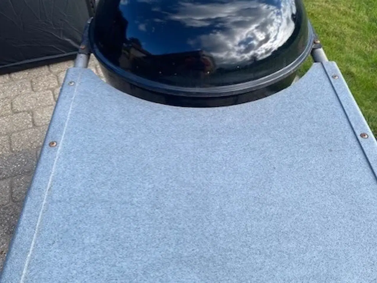 Billede 2 - Weber kuglegrill 57 cm med bord