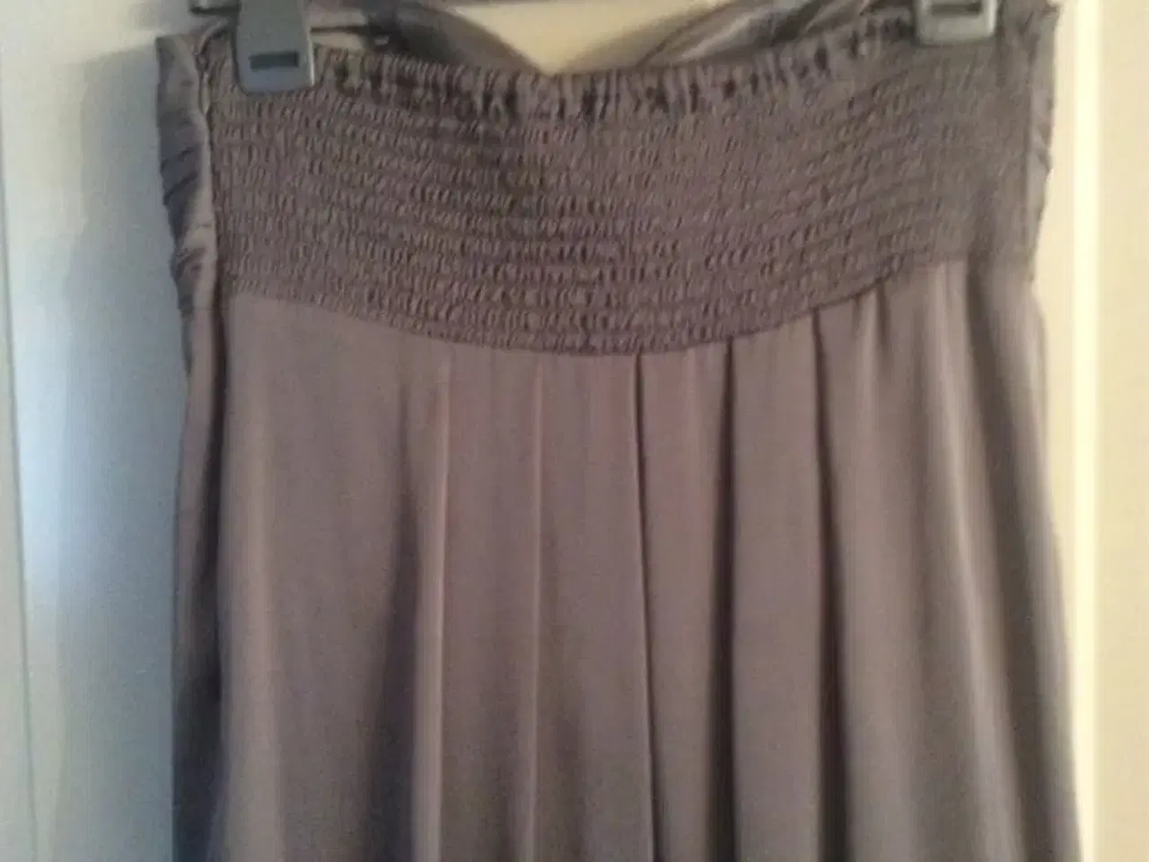 Billede 2 - Smuk grå kjole