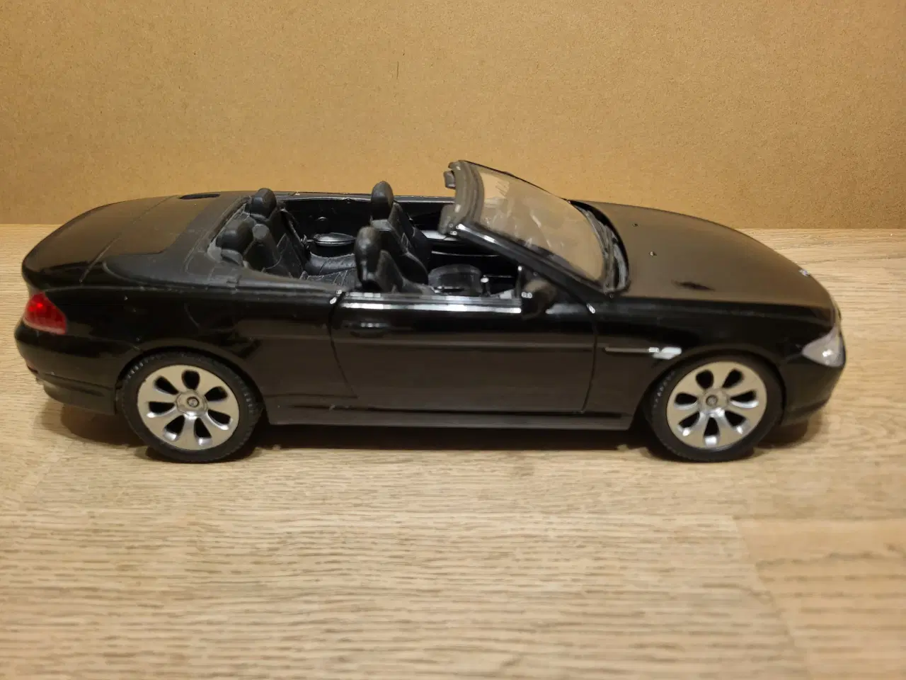 Billede 1 - Modelbil, BMW 645ci cabriolet, skala 1:18