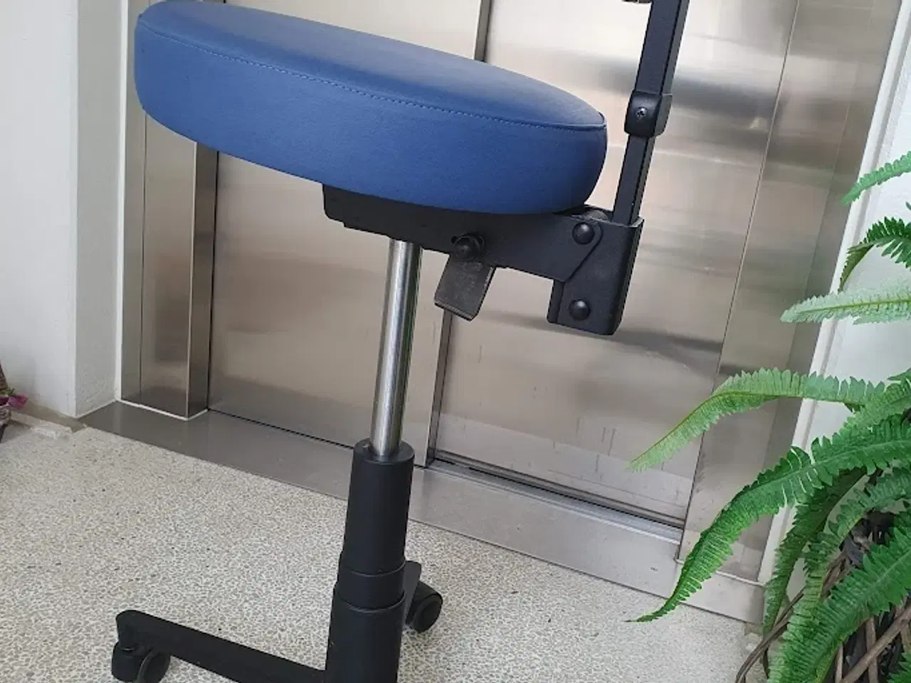 Billede 4 - Behandler - /ergo stol m. rundt sæde