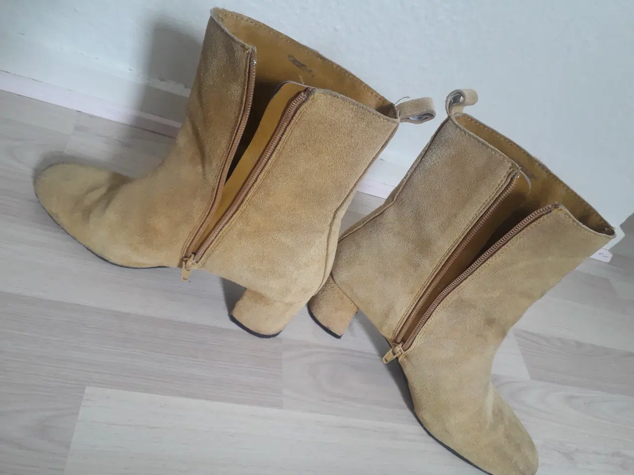 Billede 1 - Ilse jackobsen sko med lille hæl