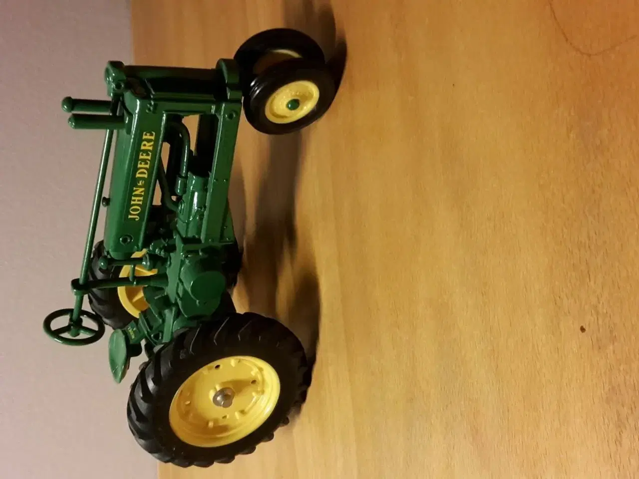 Billede 1 - Modeltraktor John Deere A