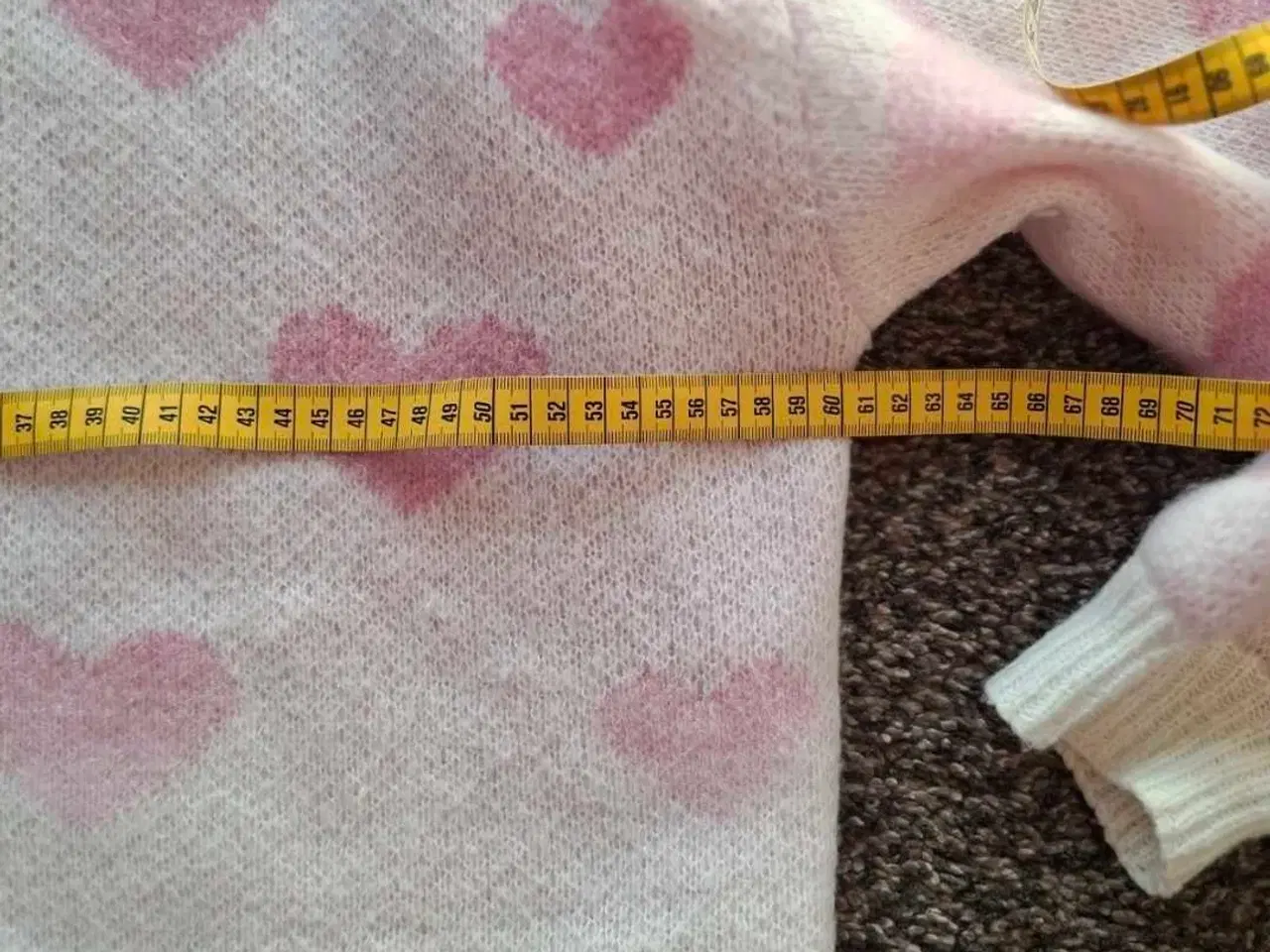 Billede 8 - Hvid sweater med lyserøde hjerter str.L