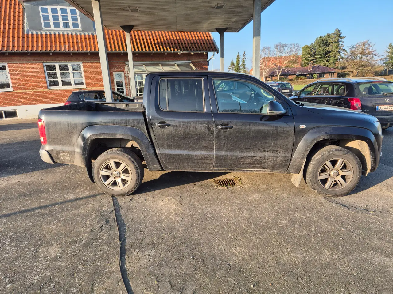 Billede 2 - Amarok pickup, sort. Motor defekt.