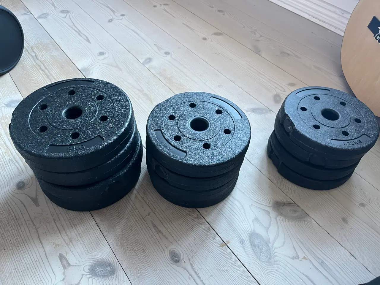 Billede 5 - Fuldt træningsset med vægte, push up bars, etc