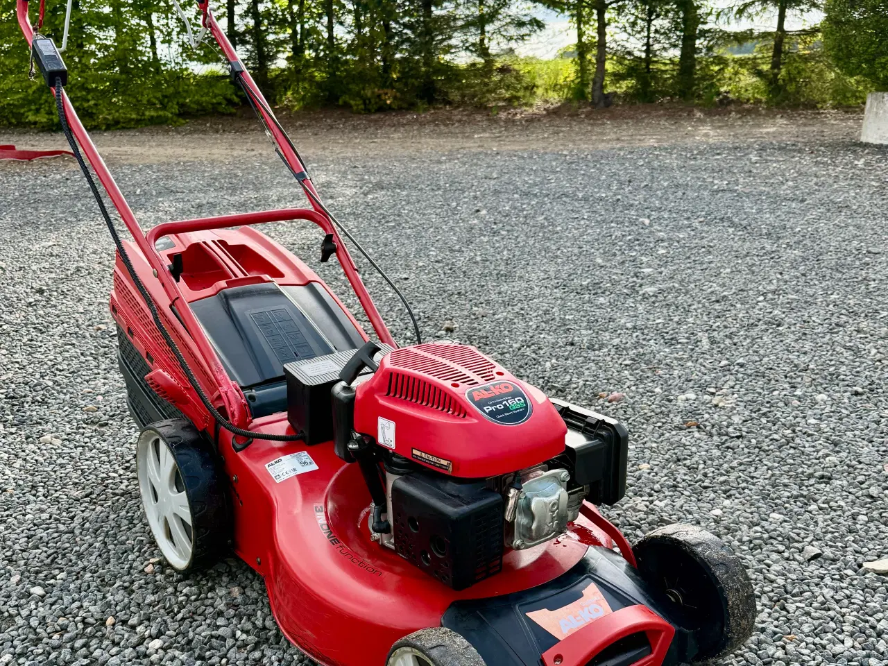 Billede 1 - Fin velkørende plæneklipper sælges