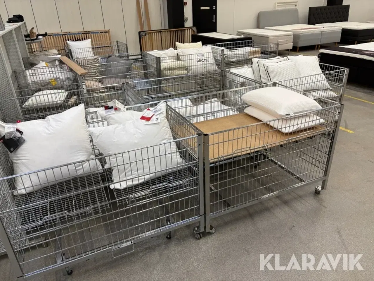 Billede 6 - Butiksinventar / metalburer 105 styk