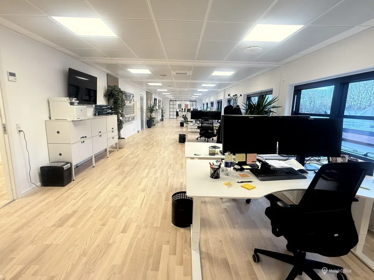 Billede 1 - Flerbrugerejendom m. kantine. reception og gratis parkering