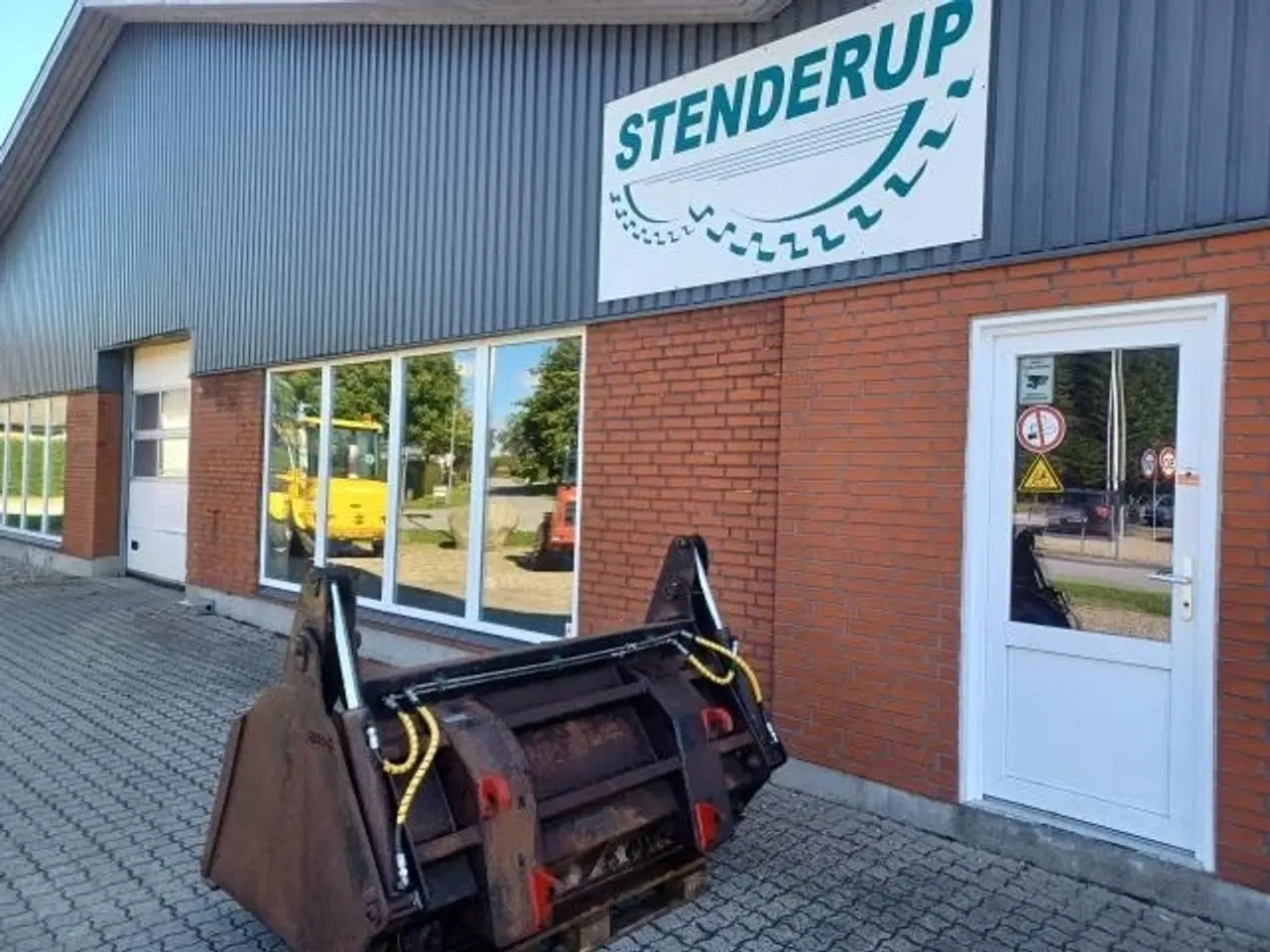 Billede 3 - - - - 4 I EEN SKOVL