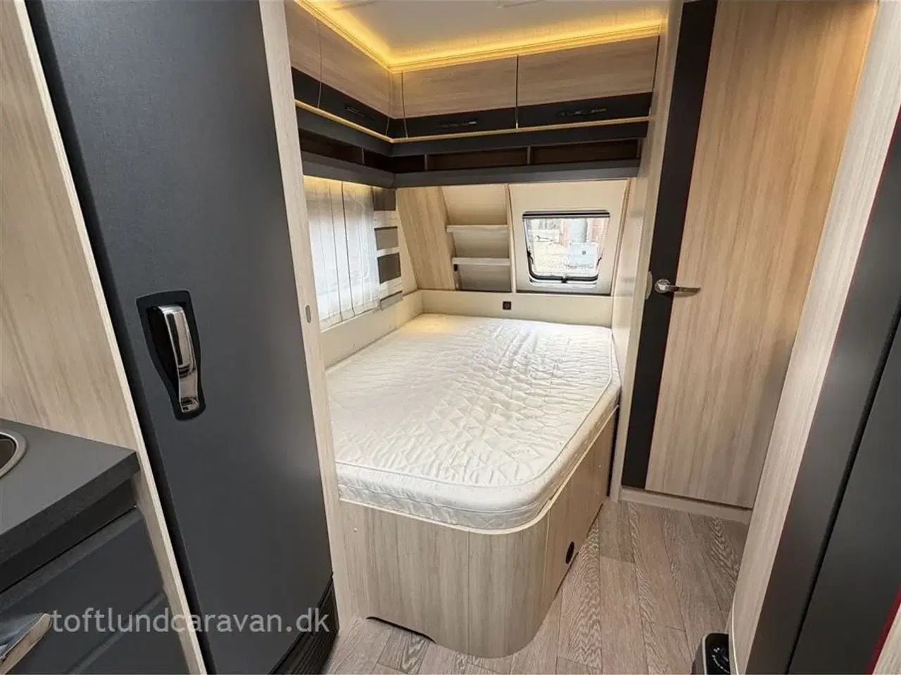 Billede 4 - 2016 - Hobby De Luxe Edition 460 UFe   Superflot og velholdt, POPULÆR VOGN MED DOBBELTSENG.