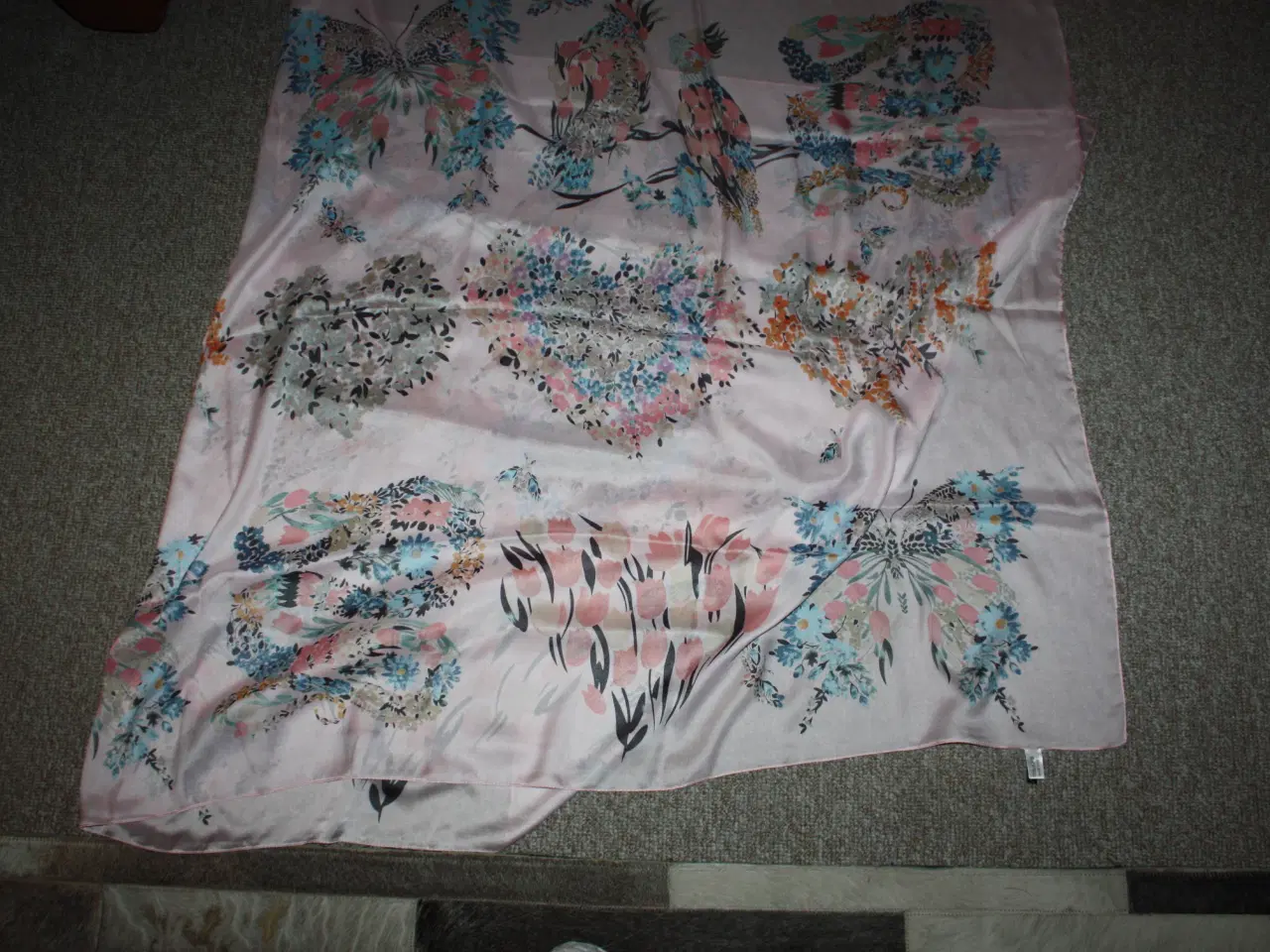 Billede 5 - Dansk Smykkekunst tørklæde / pareo 176 cm x 91 cm