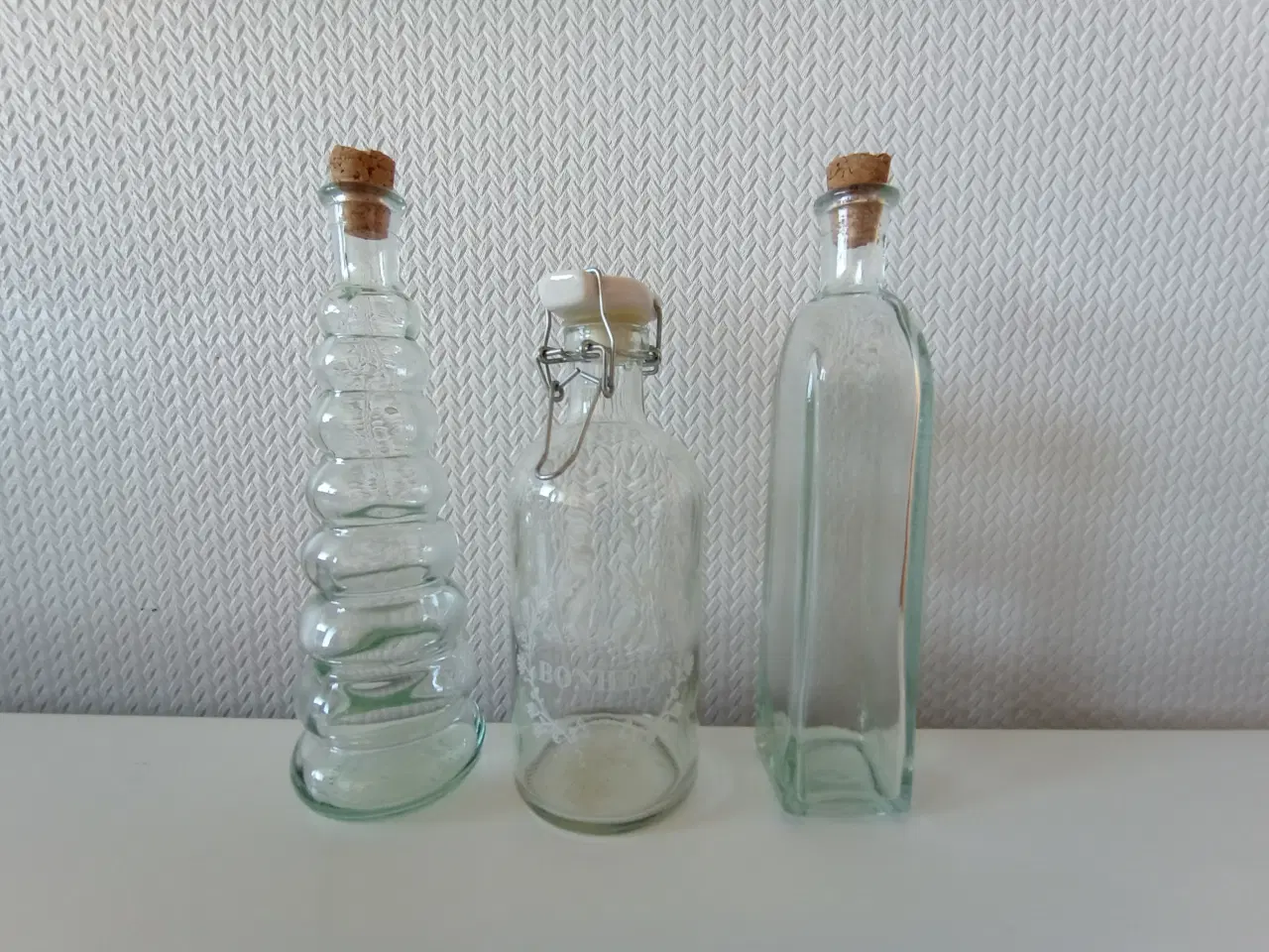 Billede 1 - 2 Glas flasker med kork prop.