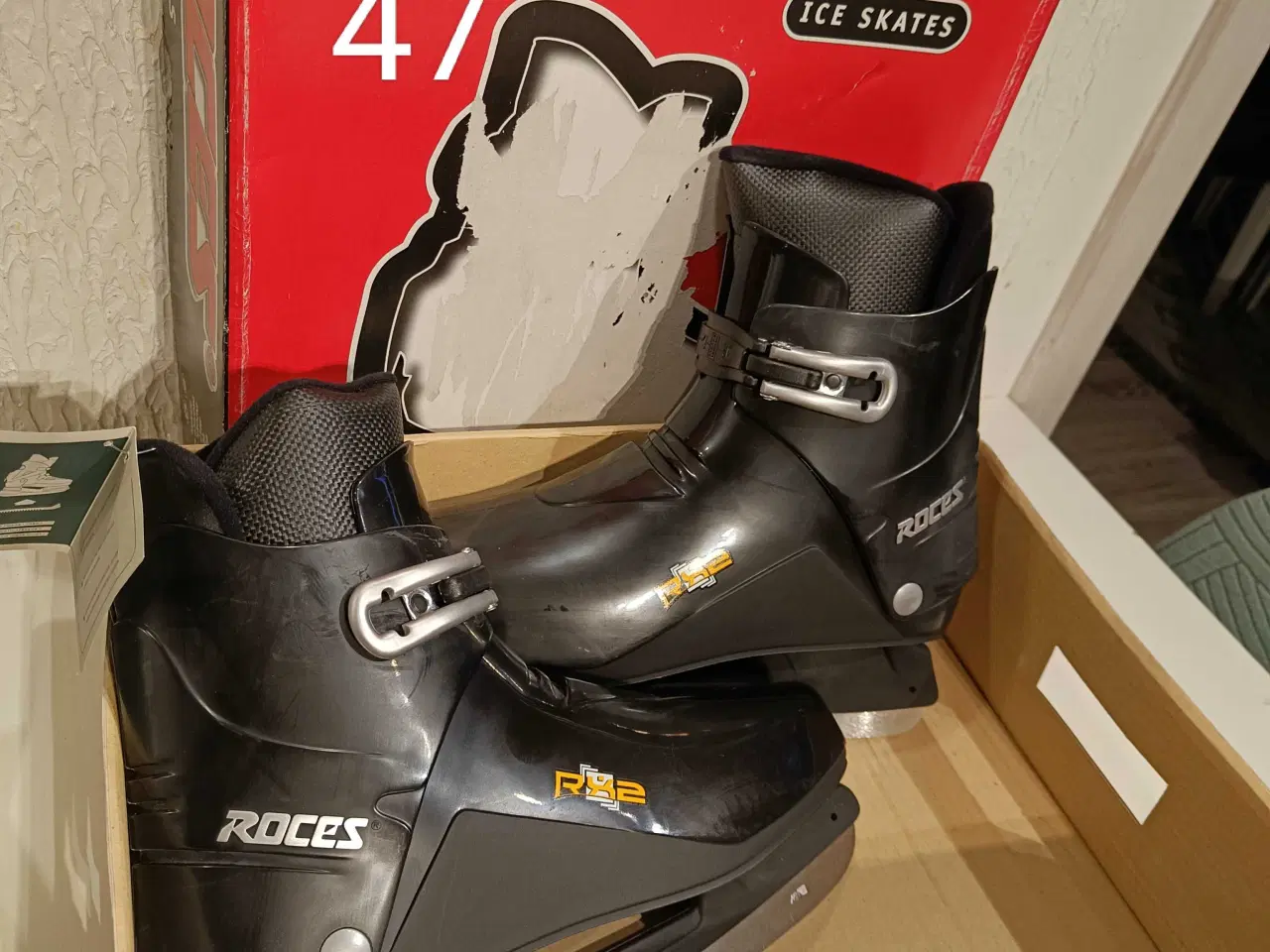 Billede 1 - Ishockey skøjter 47str sort