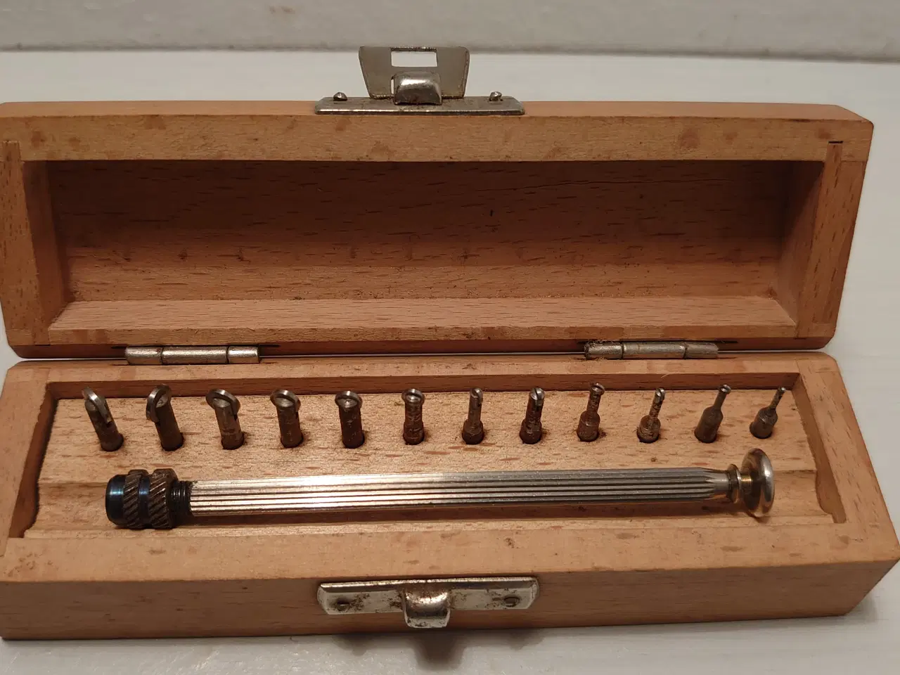 Billede 1 - Urmagerværktøj:Bergeon 30006 med 12 forsænkere