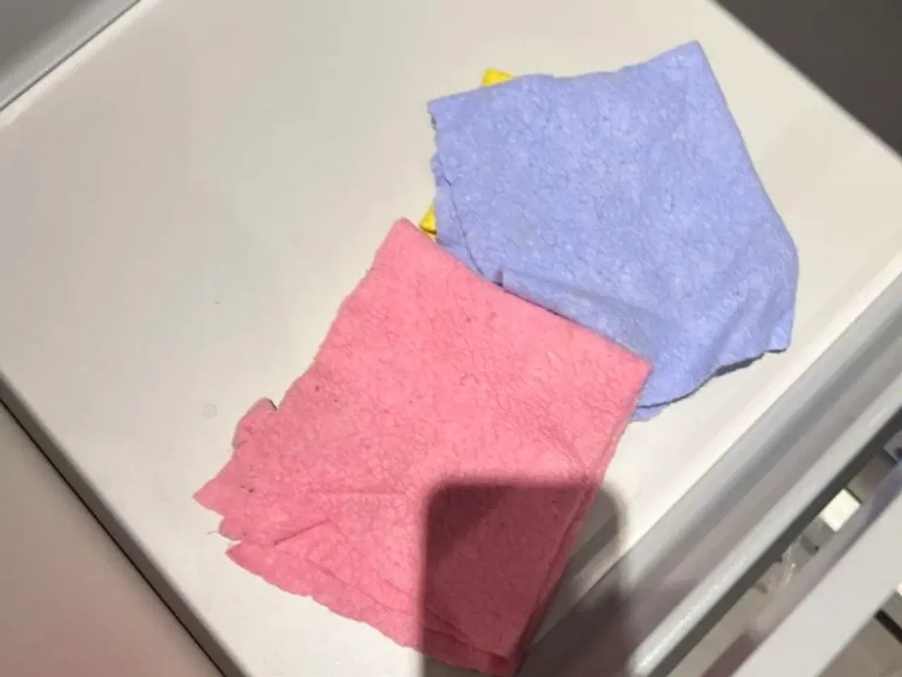 Billede 5 - Indhold i skuffer og skabe inkl. mikroovn