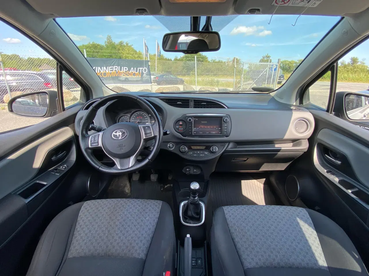 Billede 9 - Toyota Yaris 1,3 VVT-I T2 Komfortpakke Sportspakke 100HK 5d 6g
