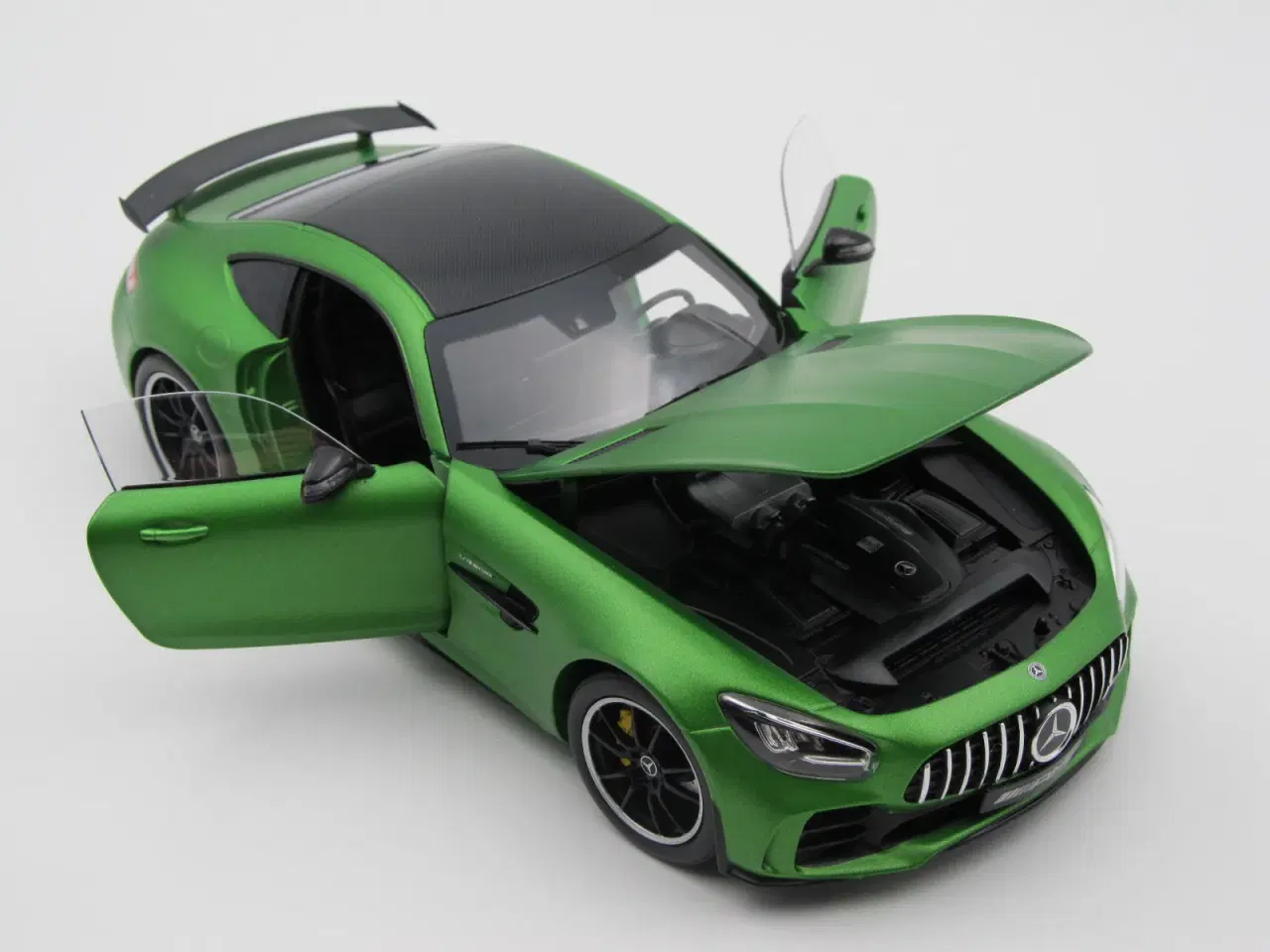 Billede 4 - 2019 Mercedes AMG GT-R Coupé - 1:18