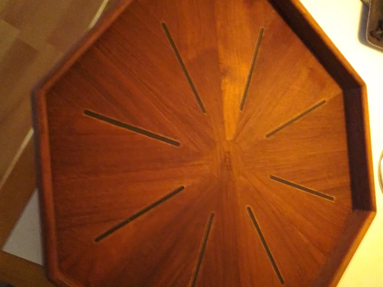 Billede 1 - Ottekantet bakke i massivt træ udlejes også