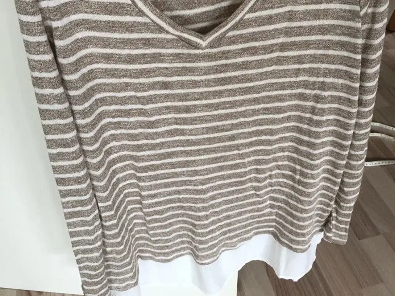 Billede 1 - Trøje/ Bluse m/l  nedsat
