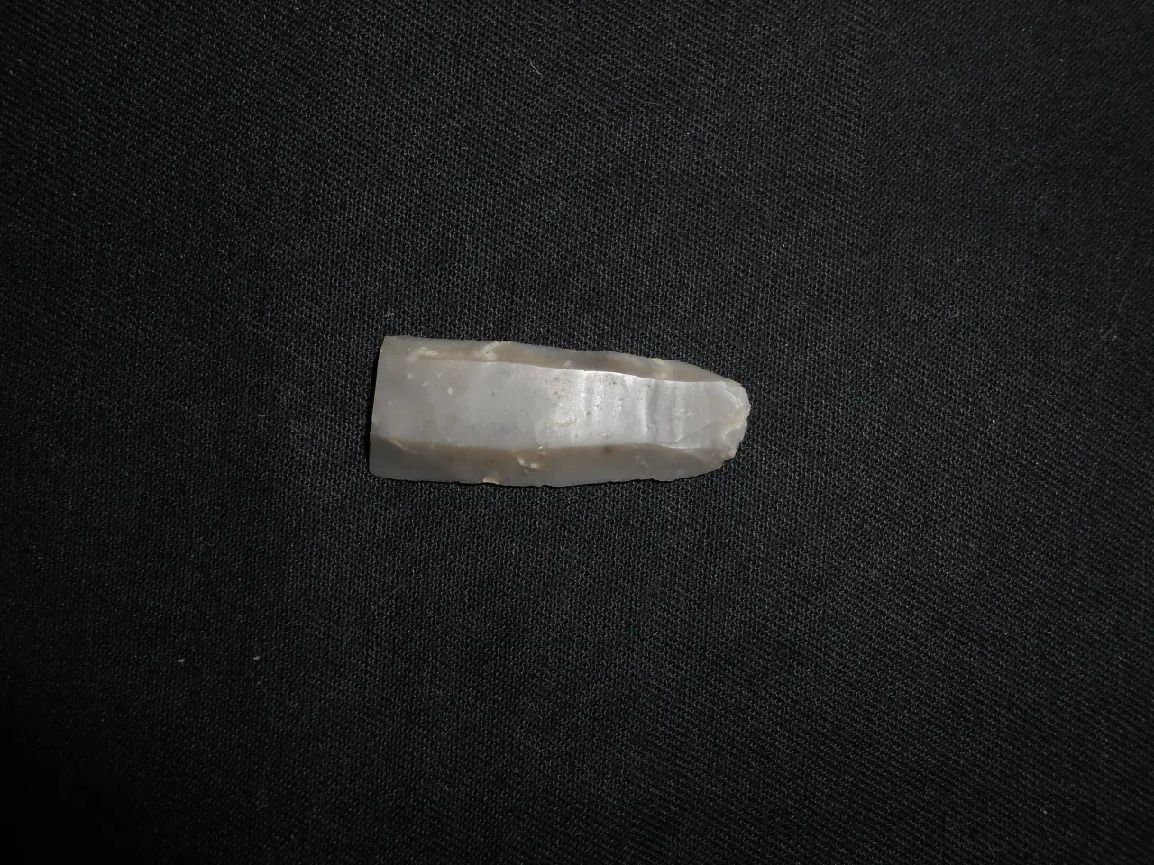 Billede 1 - Et stykke af en flintflække dateret til neolitikum