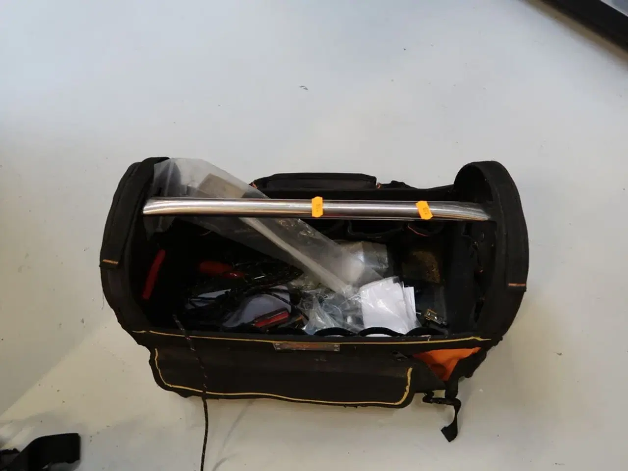 Billede 2 - Værktøjstaske med div. Værktøj