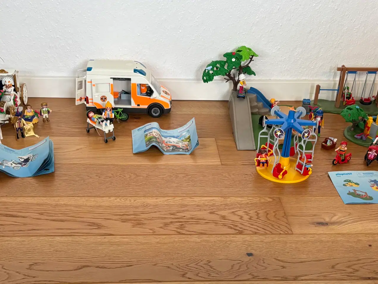 Billede 1 - 5 sæt bl. Ambulance, færge, legeplads