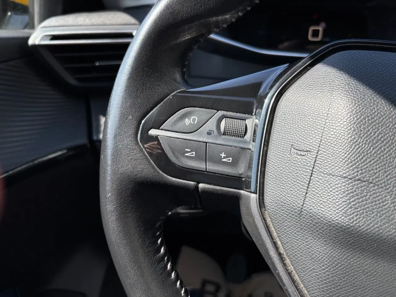 Billede 17 - Peugeot 208 1,5 BlueHDi 100 Allure Sky