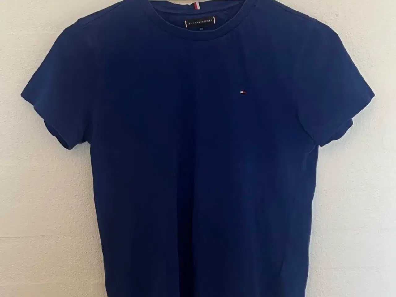Billede 1 - Mørkeblå t-shirt fra Tommy Hilfiger