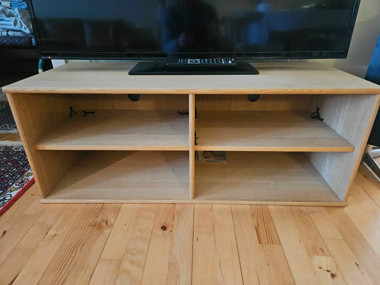 Billede 3 - Arena TV 48" med TV reol