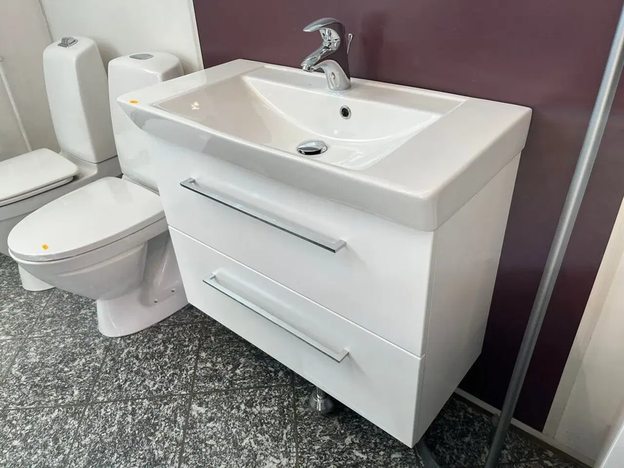 Billede 2 - Vask med skab, udstillingsmodel