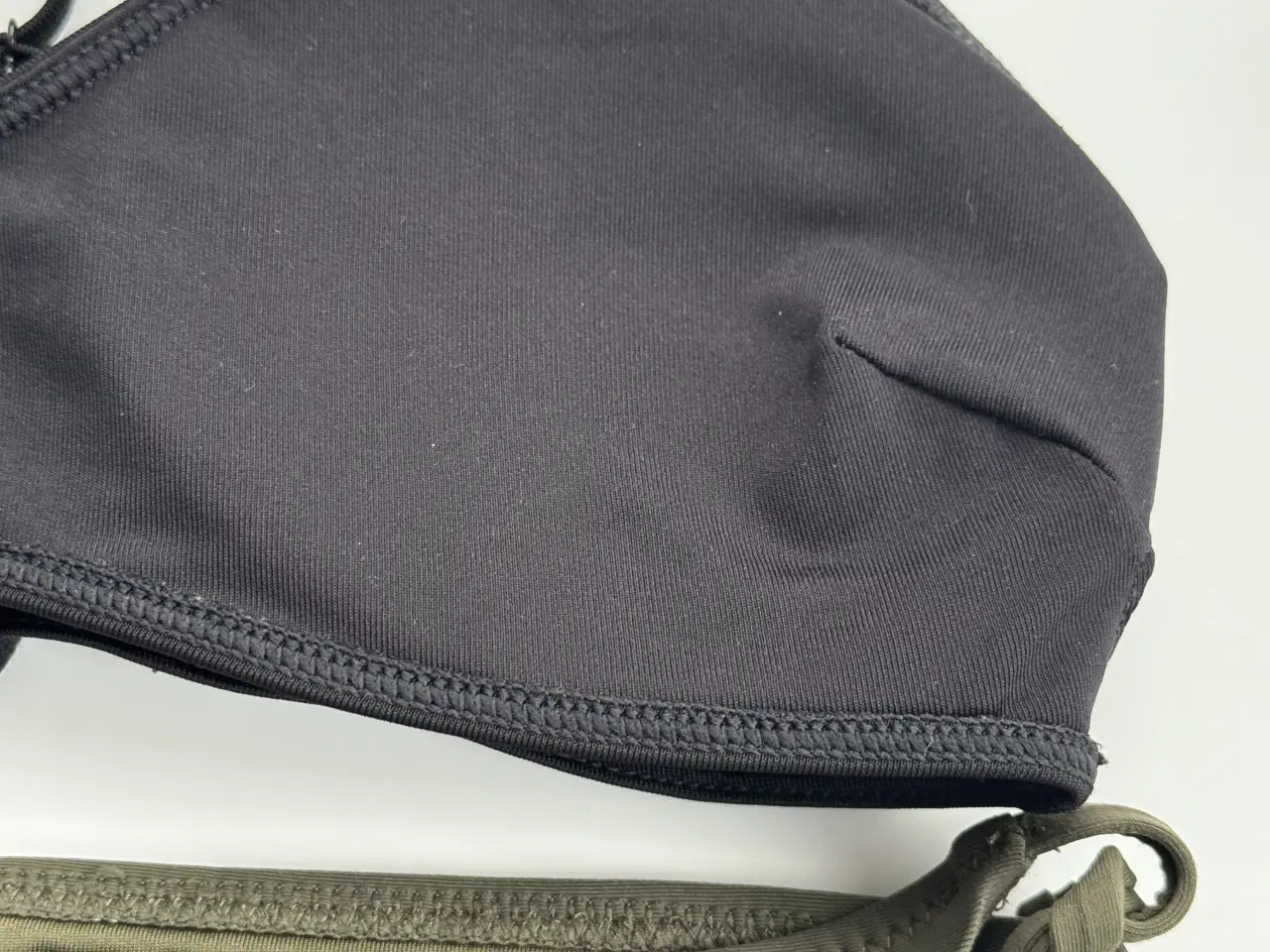 Billede 3 - Bikini str s. Underdel er fra Calvin Klein