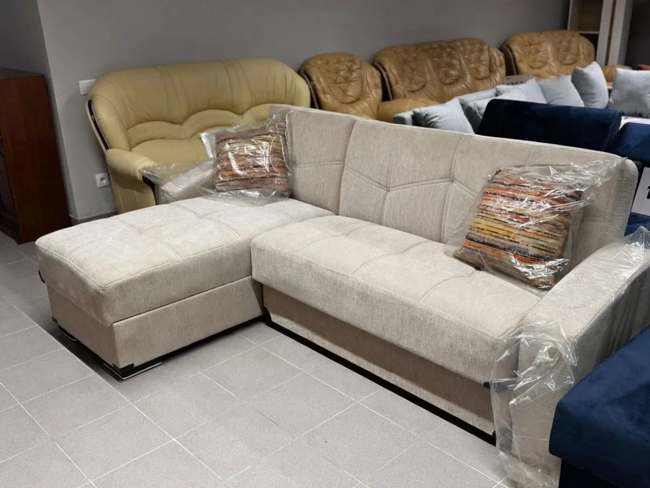 Billede 1 - Moderne L-formet hjørnesofa🩶