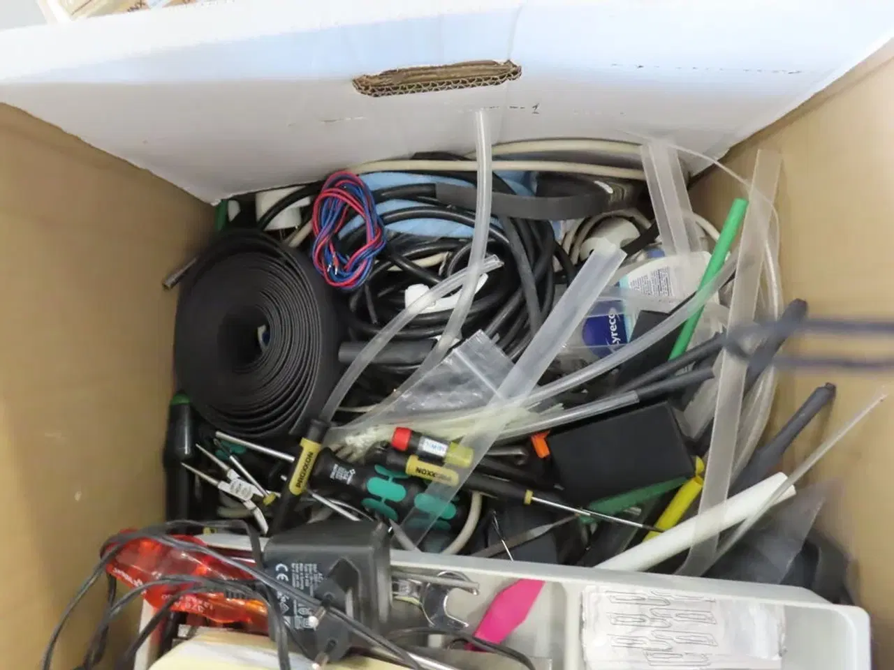 Billede 8 - Palle med rester fra TC ELECTRONIC