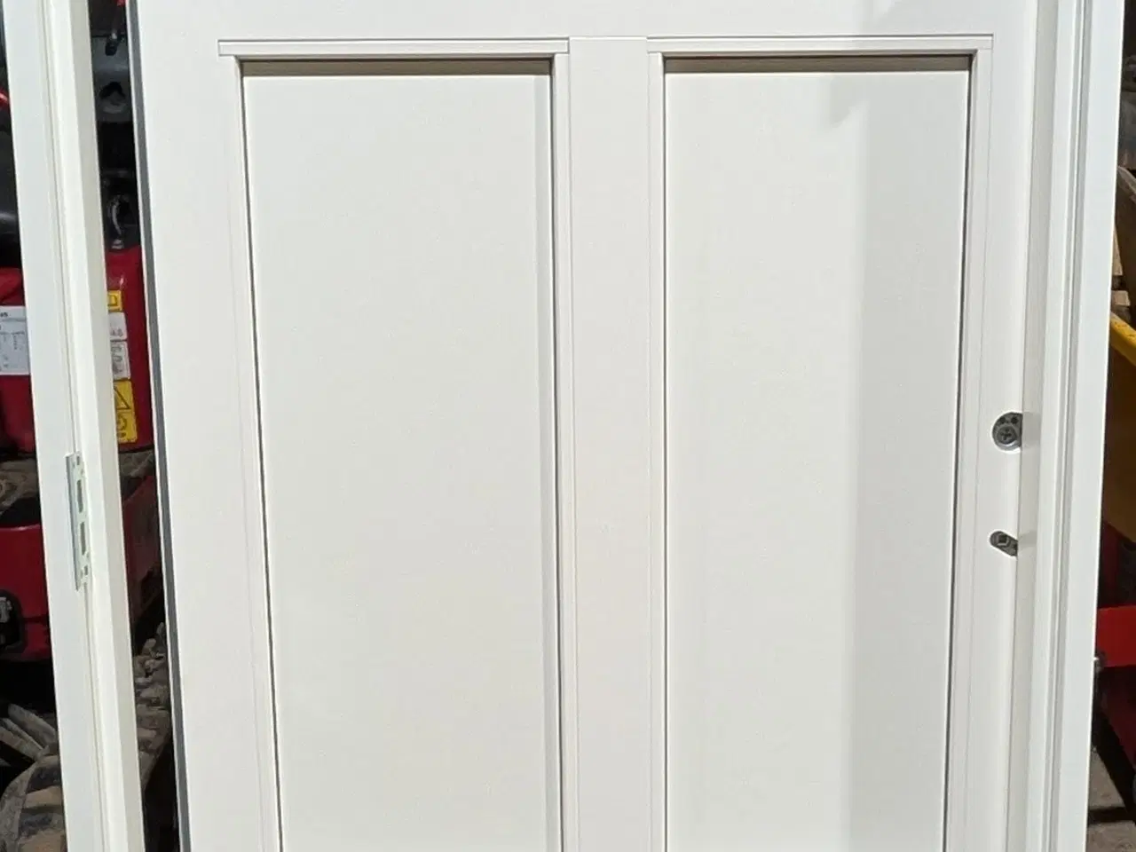 Billede 1 - Hel ny facadedør højre ind