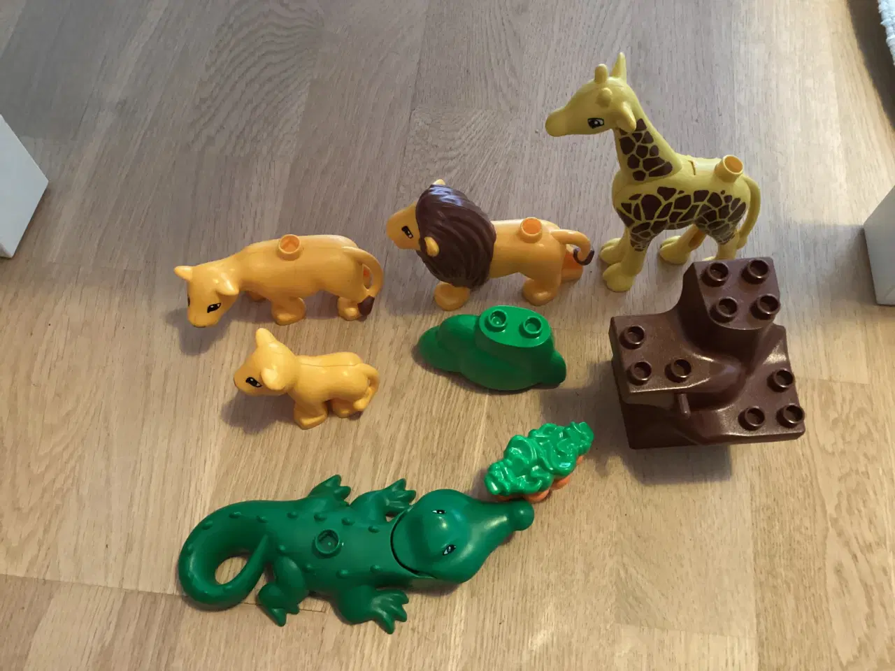 Billede 2 - 1 pose blandet LEGO DUPLO. Sælges samlet