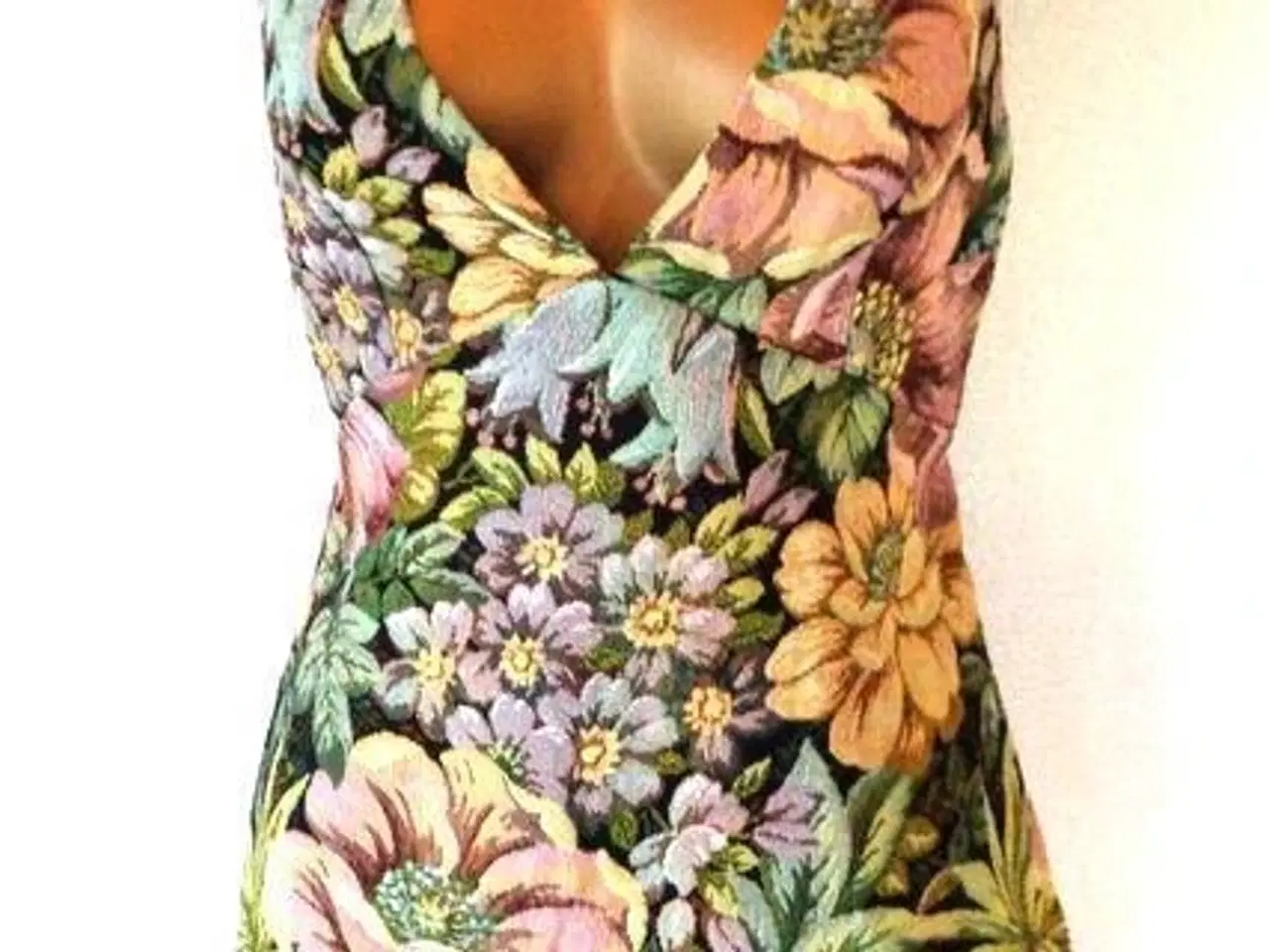 Billede 1 - kjole.m.blomstermotiv.Stør:.36 (Brand fra Topshop)