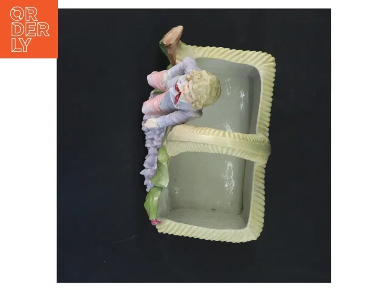 Billede 3 - Dekorativ keramisk figurvase med dreng (str. 15x12x8 cm)