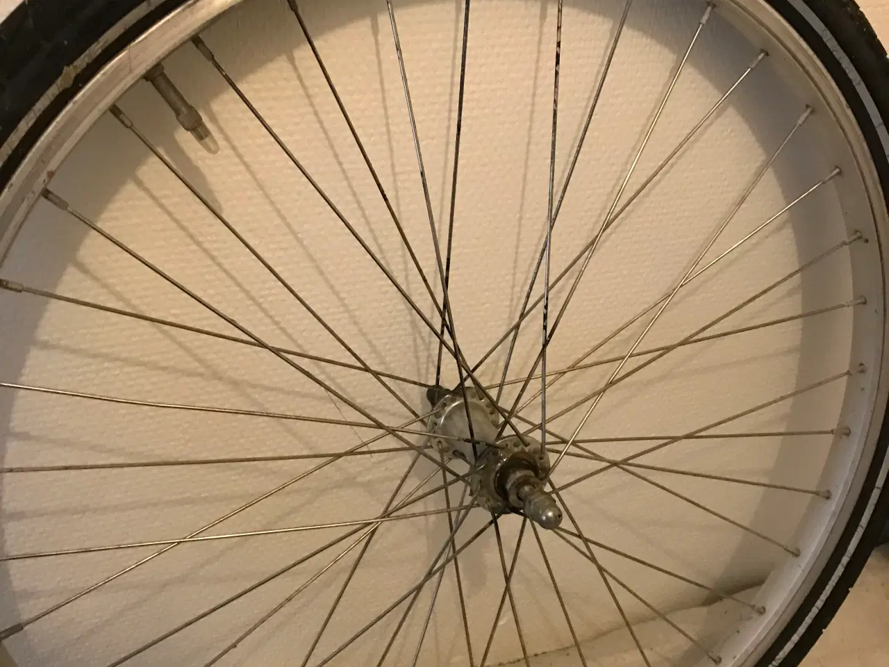 Billede 1 - Næsten Nyt Cykelforhjul 26*1.75 med Daek og Slange