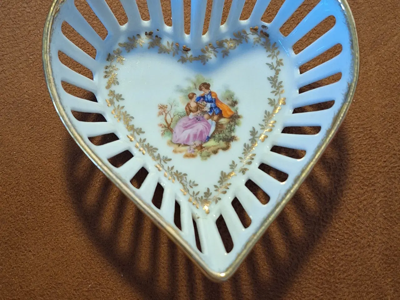 Billede 2 - Hjerteformet porcelæns skål 