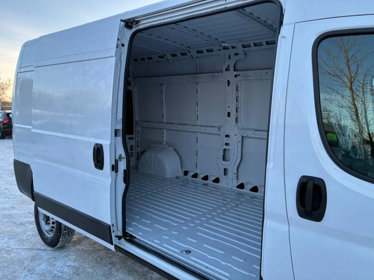 Billede 7 - Peugeot e-Boxer 435 110 L3H2 Premium