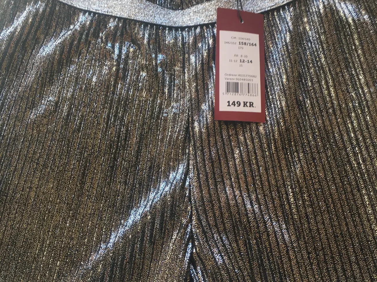 Billede 2 - Helt nye VRS let skinnende sommer bukser 12-14 år