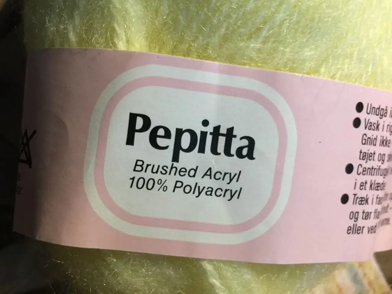 Billede 1 - Petit 100% acryl garn 15 stk lysegul/gul