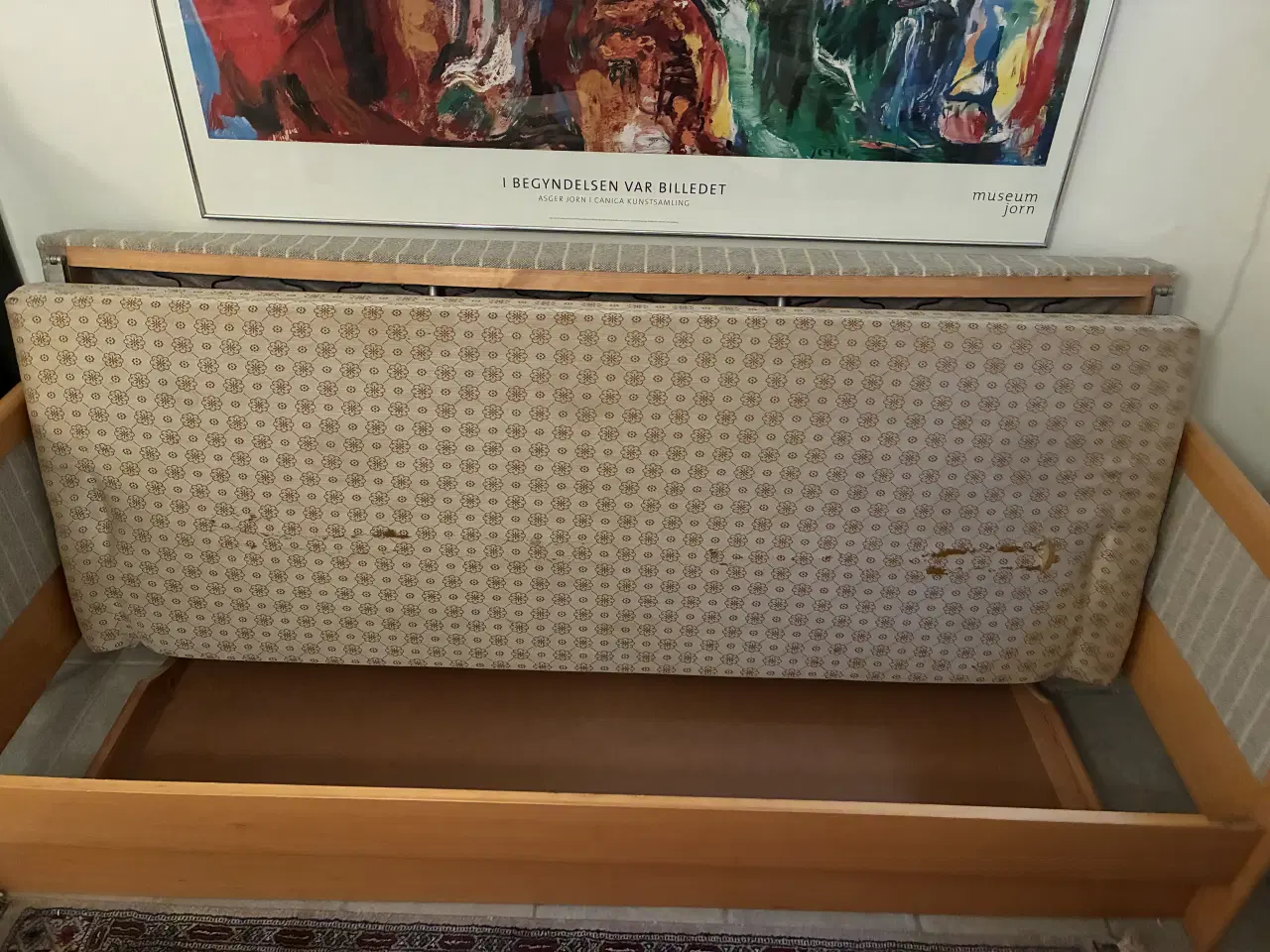 Billede 2 - Sovesofa grå uld med hvid stribe 