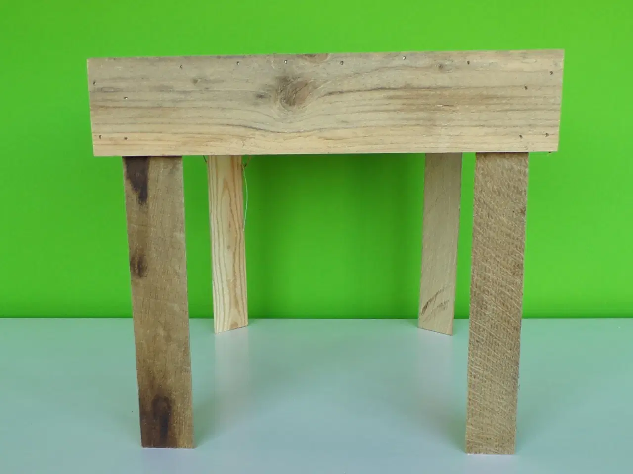 Billede 4 - Bord af genbrugstræ fyr - sidebord