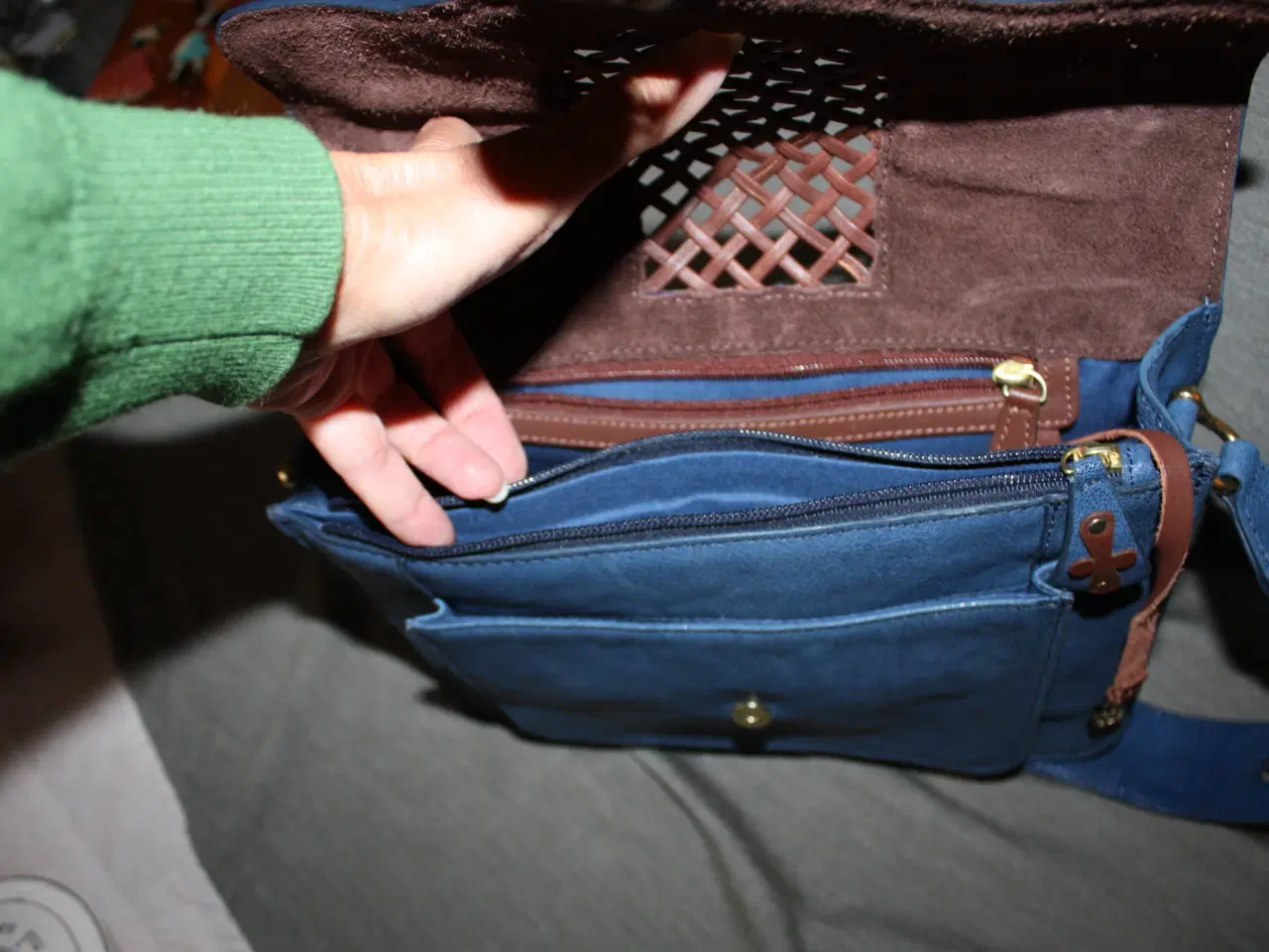 Billede 5 - Hidesign Blue solid sling bag